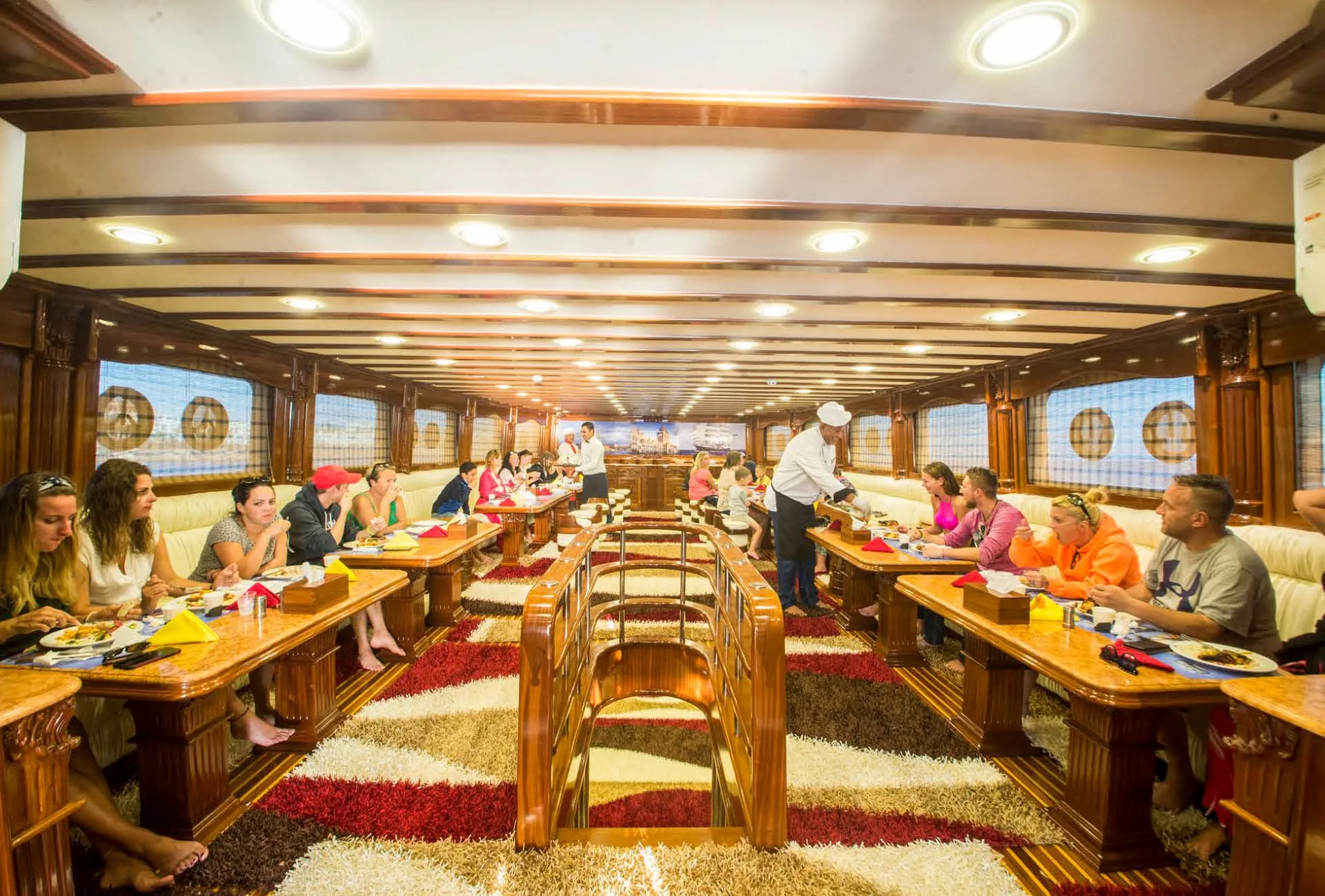 Elite VIP-cruise med delfiner og snorkling